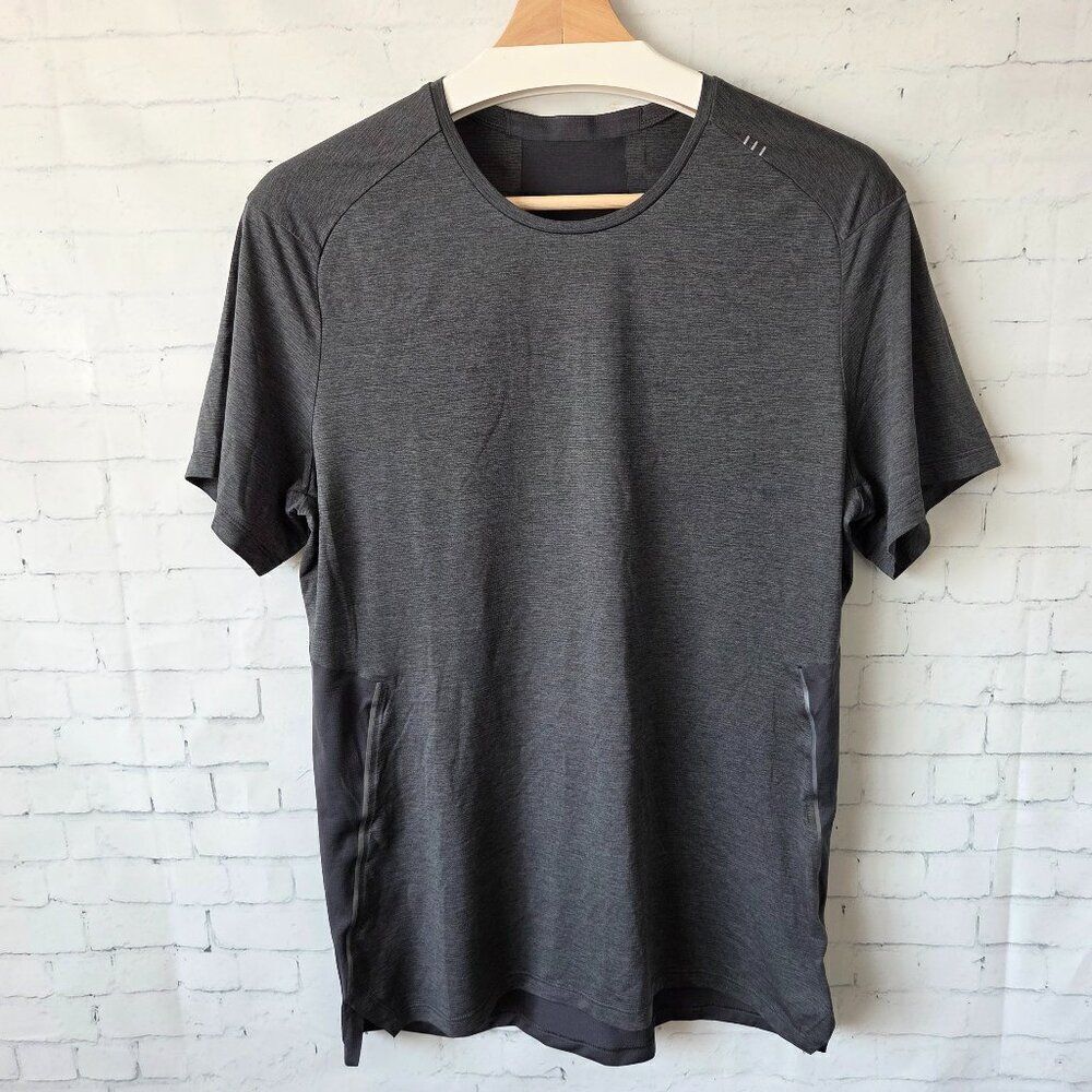 Lululemon Fast Free Mens Tee Size M Gray Short Sleeve Running Performance Tech